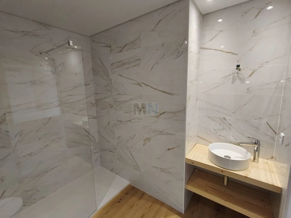 Apartamento T4 para Venda em Santo Antonio dos Olivais Foto 11