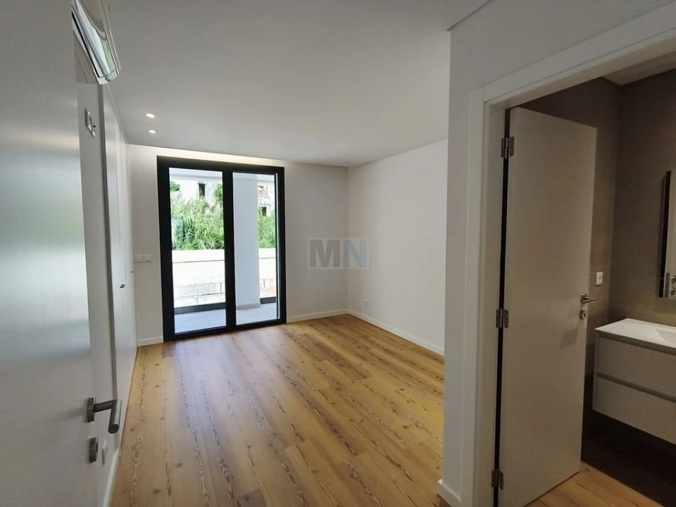 Apartamento T4 para Venda em Santo Antonio dos Olivais Foto 19