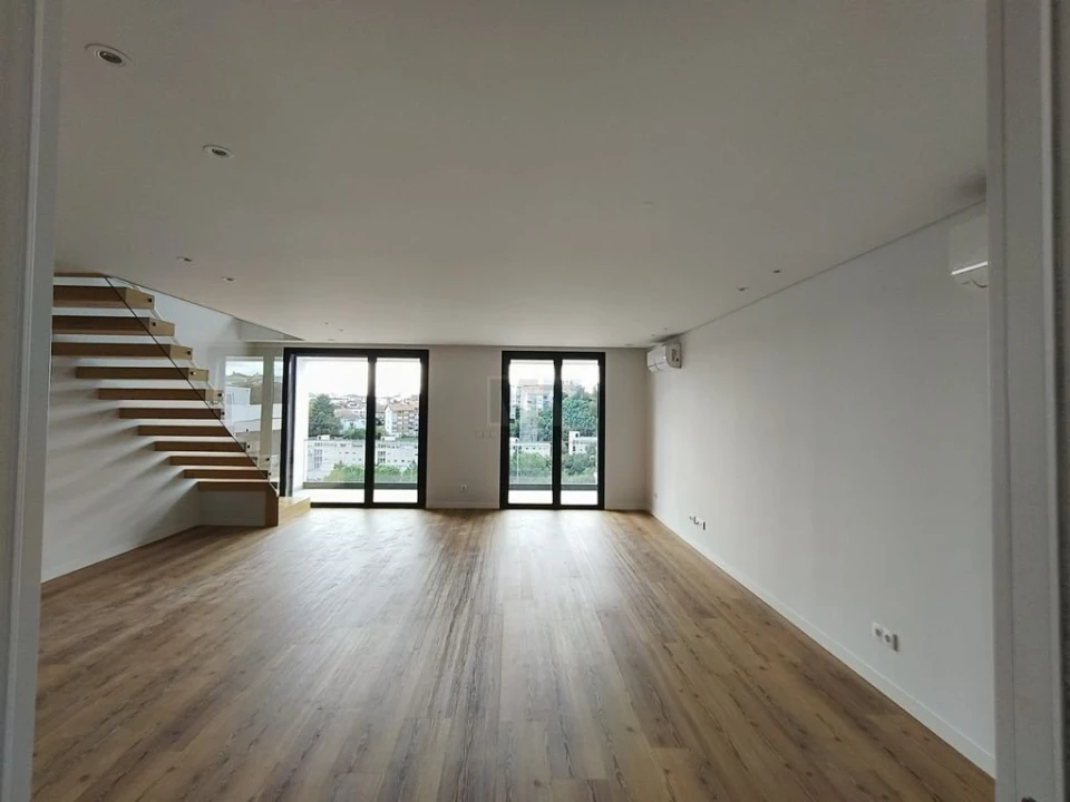Apartamento T4 para Venda em Santo Antonio dos Olivais Foto 2