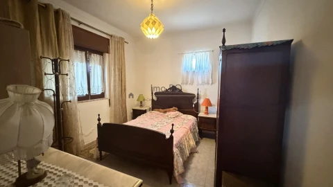 Moradia T4 para Venda em Atalaia e Alto Estanqueiro-Jardia