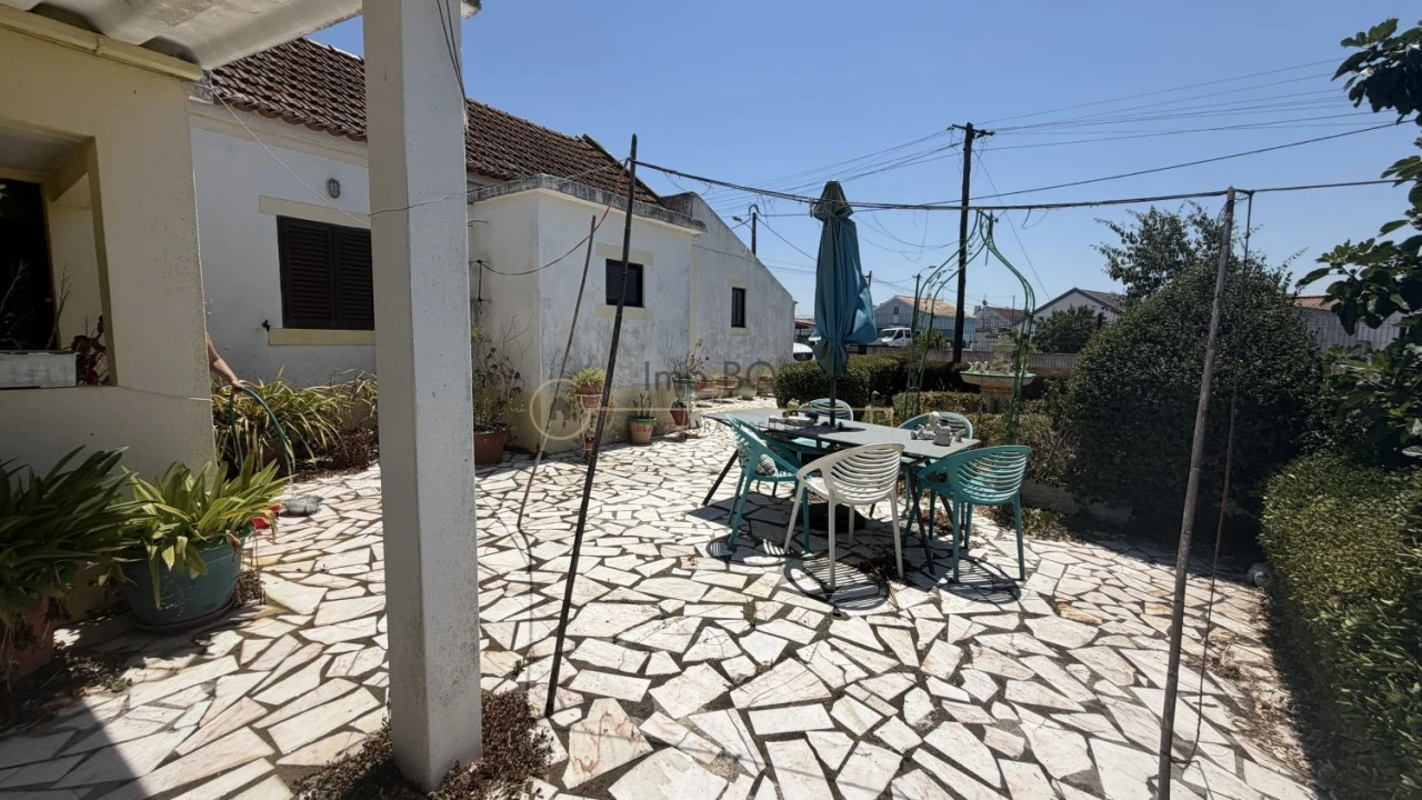 Moradia T4 para Venda em Atalaia e Alto Estanqueiro-Jardia Foto 1