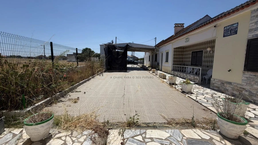 Moradia T4 para Venda em Atalaia e Alto Estanqueiro-Jardia