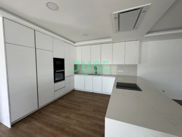 Moradia T4 para Venda em Fernao Ferro