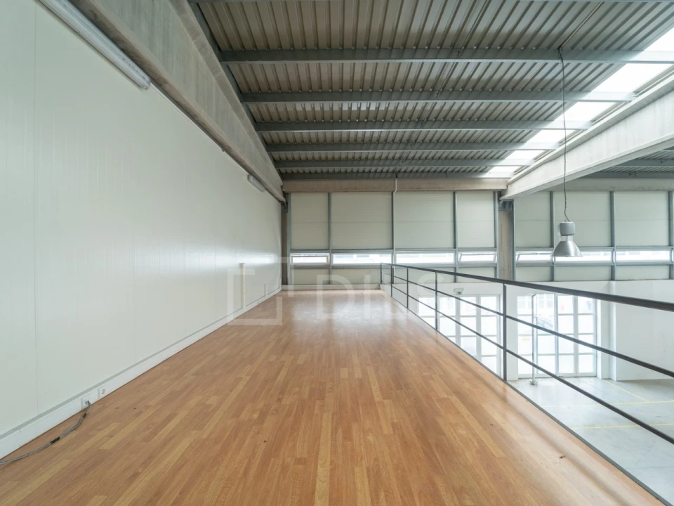 Armazém para Arrendamento em Cidade da Maia Foto 11