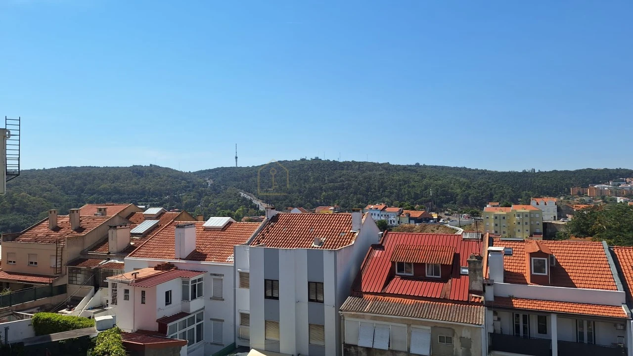Apartamento T2 para Arrendamento em Campo de Ourique Foto 32