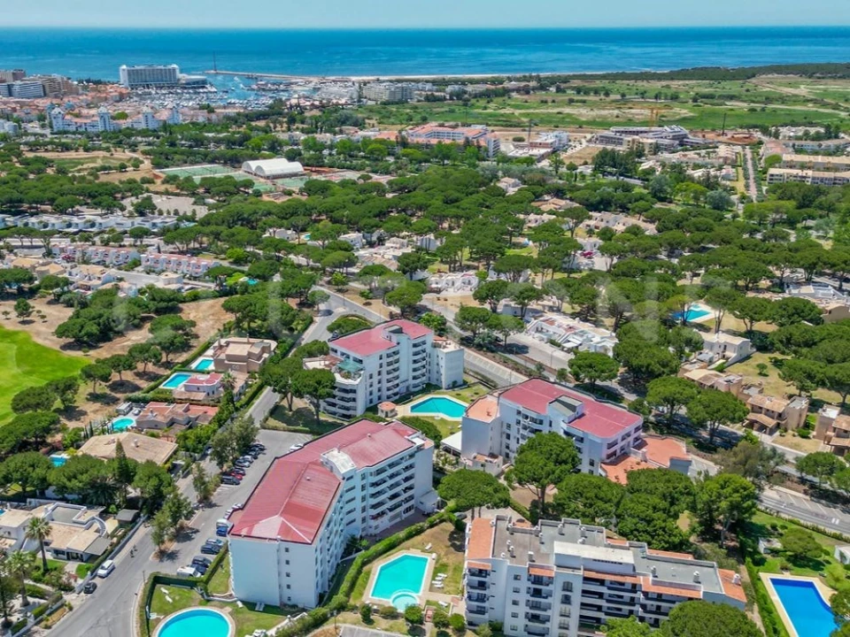 Apartamento para Venda em Quarteira Foto 9