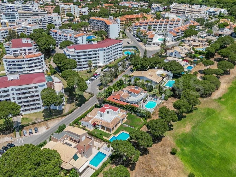 Apartamento para Venda em Quarteira Foto 11