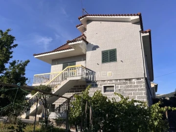 Moradia T6 para Venda em Vale (São Cosme), Telhado e Portela