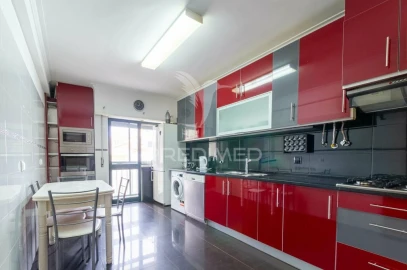 Apartamento T3 para Venda em Massamá e Monte Abraão
