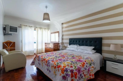 Apartamento T3 para Venda em Massamá e Monte Abraão