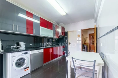 Apartamento T3 para Venda em Massamá e Monte Abraão