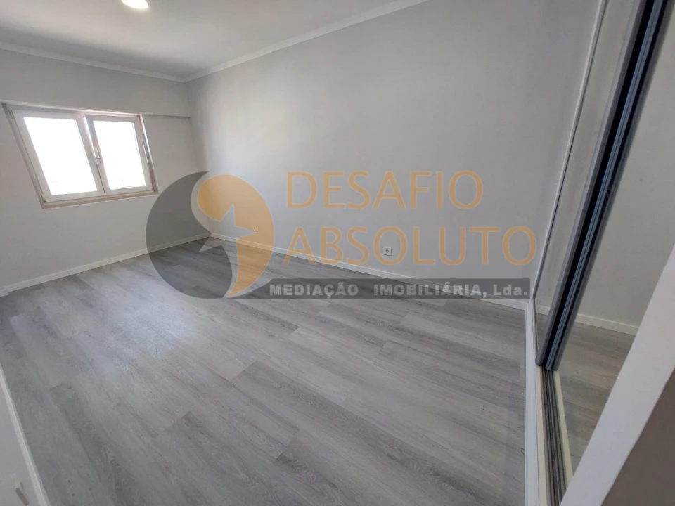 Apartamento T4 para Venda em Amora Foto 13