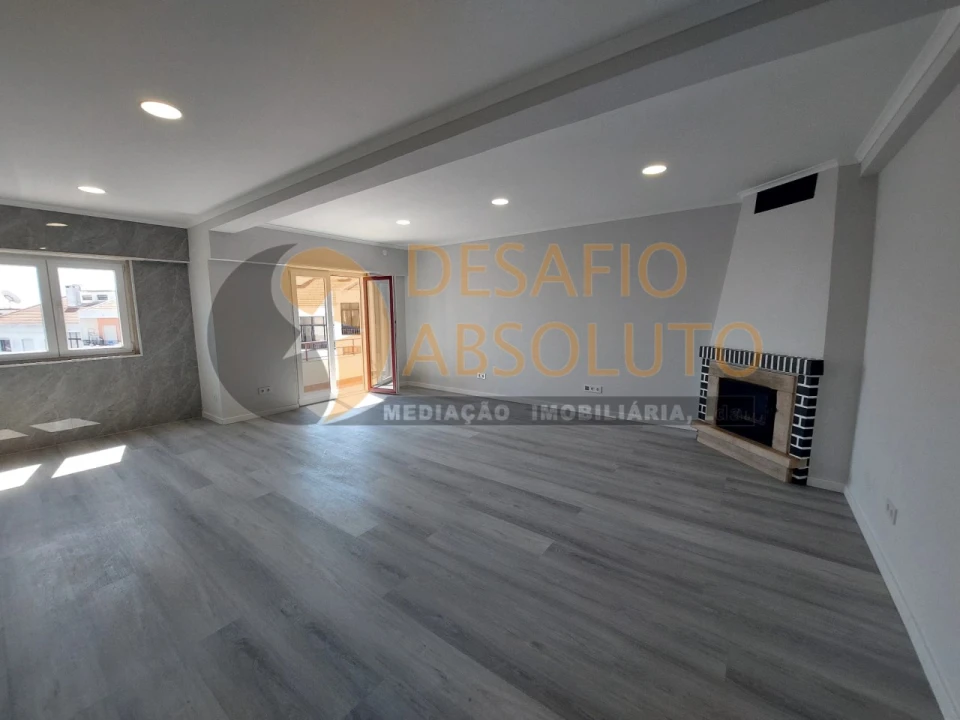 Apartamento T4 para Venda em Amora Foto 4