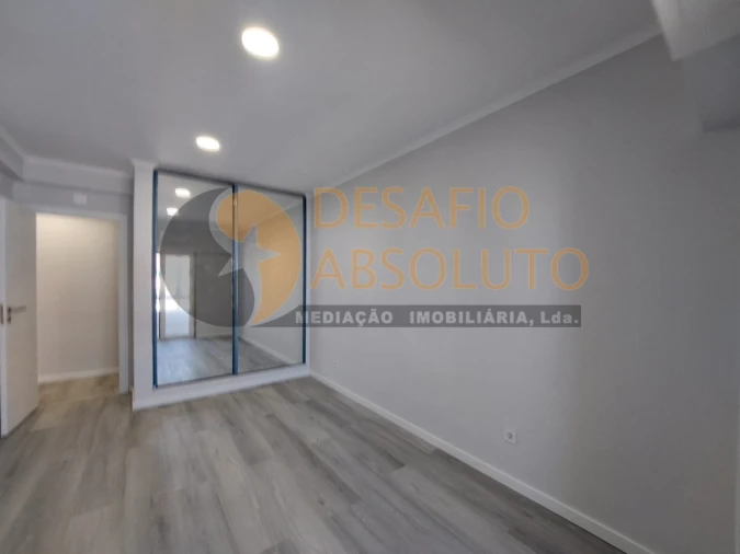 Apartamento T4 para Venda em Amora Foto 20