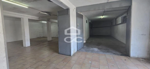 Armazém para Venda em Selho (São Cristovão)