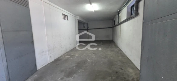 Armazém para Venda em Selho (São Cristovão)