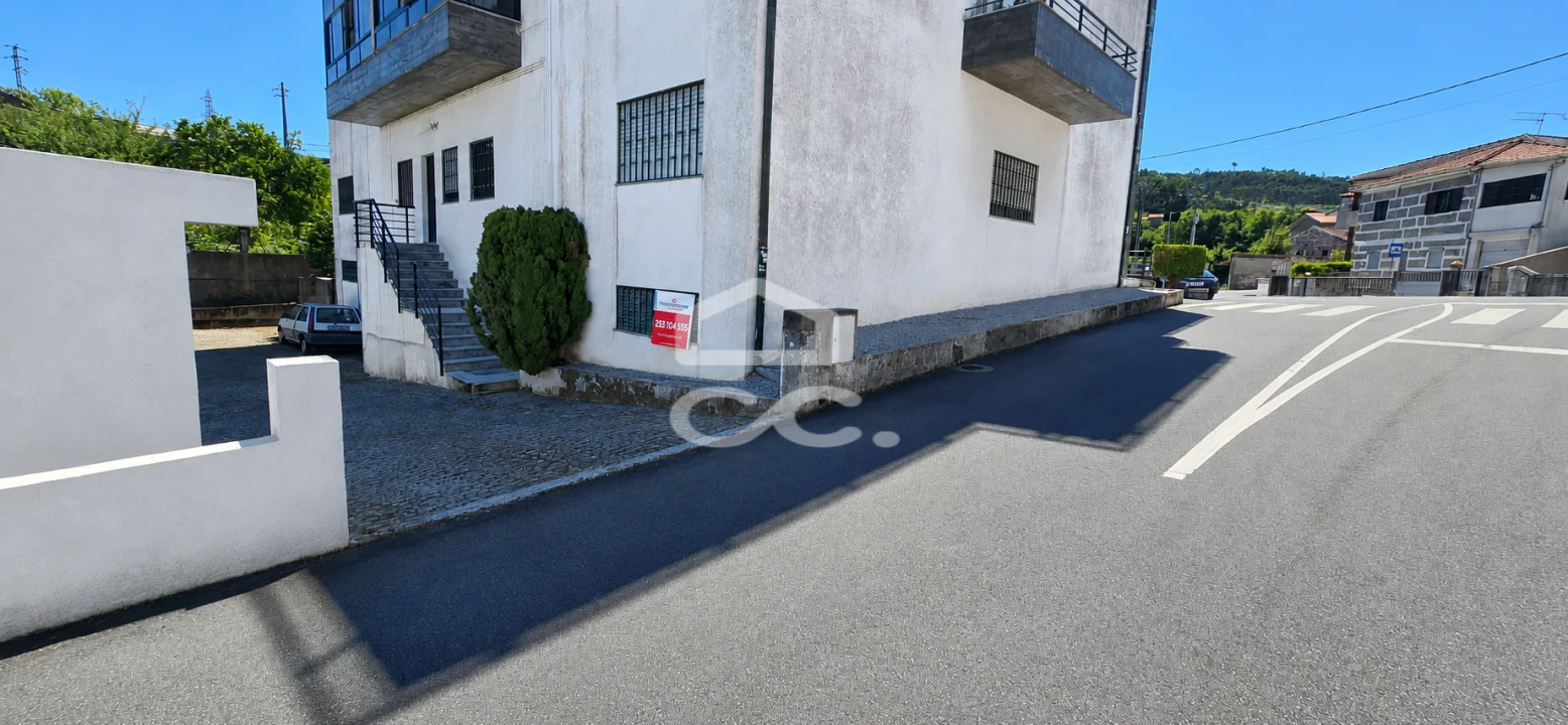 Armazém para Venda em Selho (São Cristovão) Foto 1