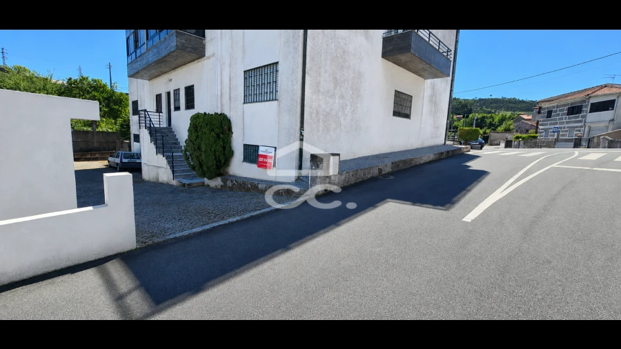 Armazém para Venda em Selho (São Cristovão)