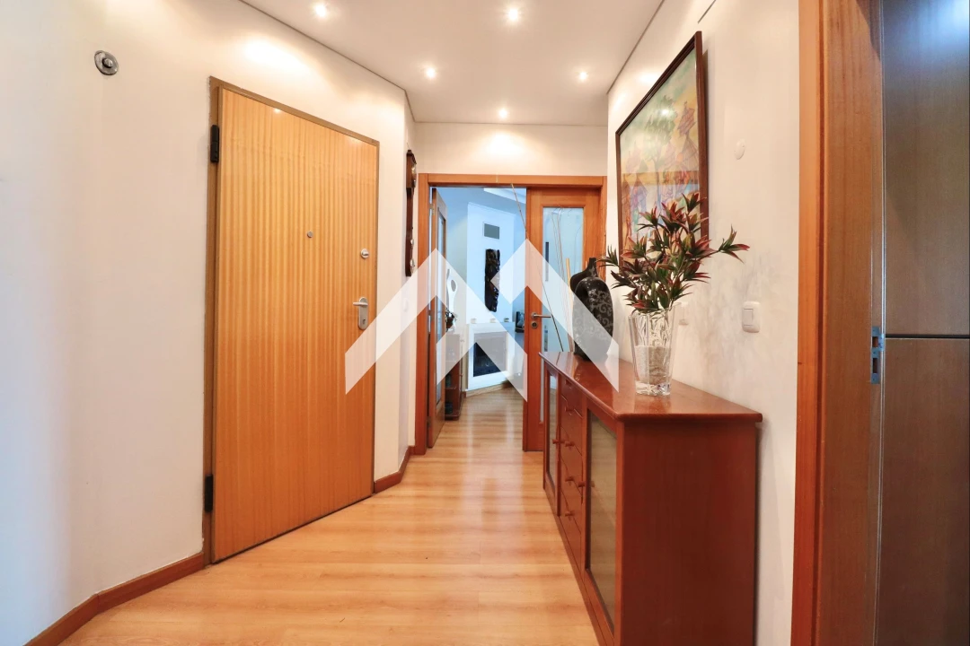 Apartamento T3 para Venda em Rio de Mouro Foto 3