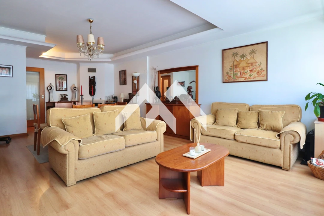 Apartamento T3 para Venda em Rio de Mouro Foto 1