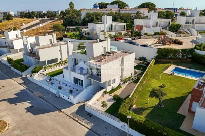 Moradia T4 para Venda em Albufeira e Olhos de Água