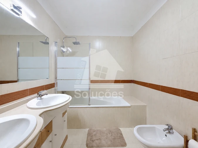 Apartamento T2 para Venda em Portimão Foto 11