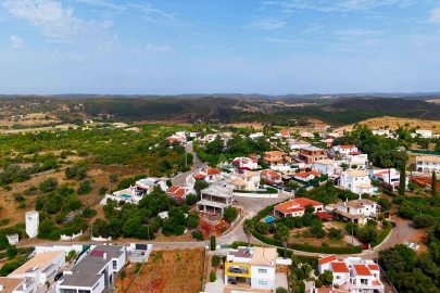 Moradia T4 para Venda em Mexilhoeira Grande