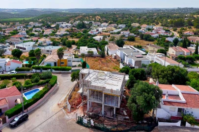 Moradia T4 para Venda em Mexilhoeira Grande