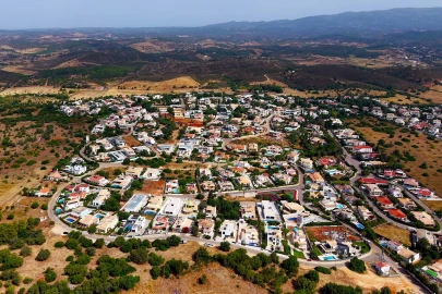 Moradia T4 para Venda em Mexilhoeira Grande
