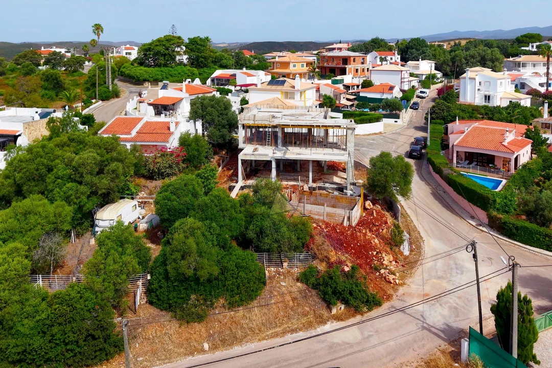 Moradia T4 para Venda em Mexilhoeira Grande Foto 1