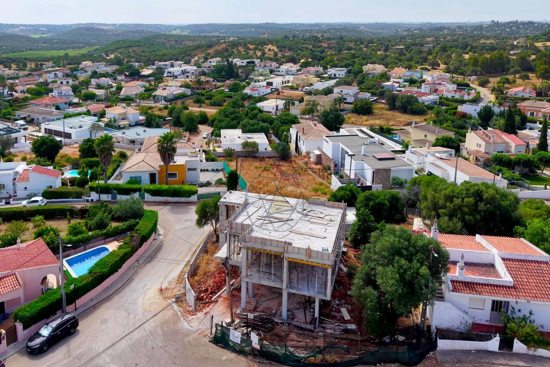 Moradia T4 para Venda em Mexilhoeira Grande Foto 10