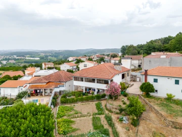 Moradia T4 para Venda em Folhadela