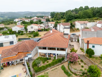 Moradia T4 para Venda em Folhadela