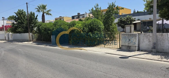 Terreno para Venda em Albufeira e Olhos de Água