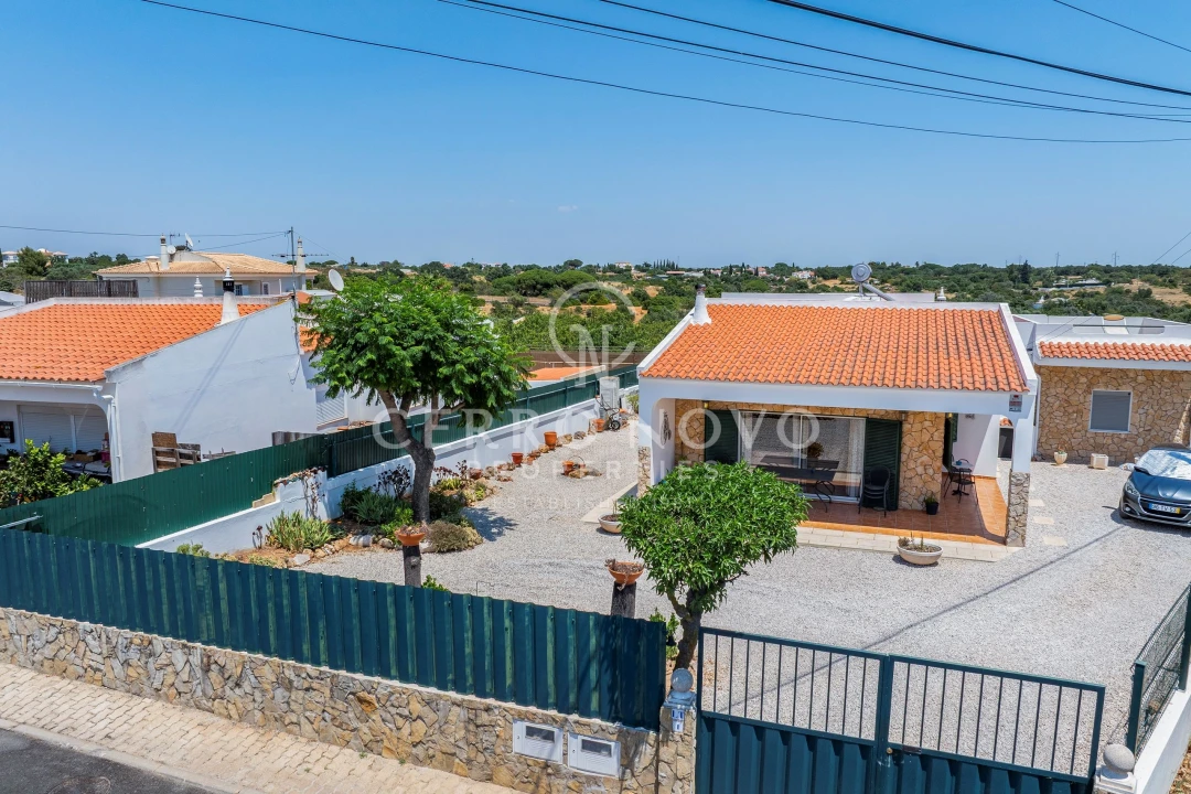 Moradia T3 para Venda em Guia Foto 36