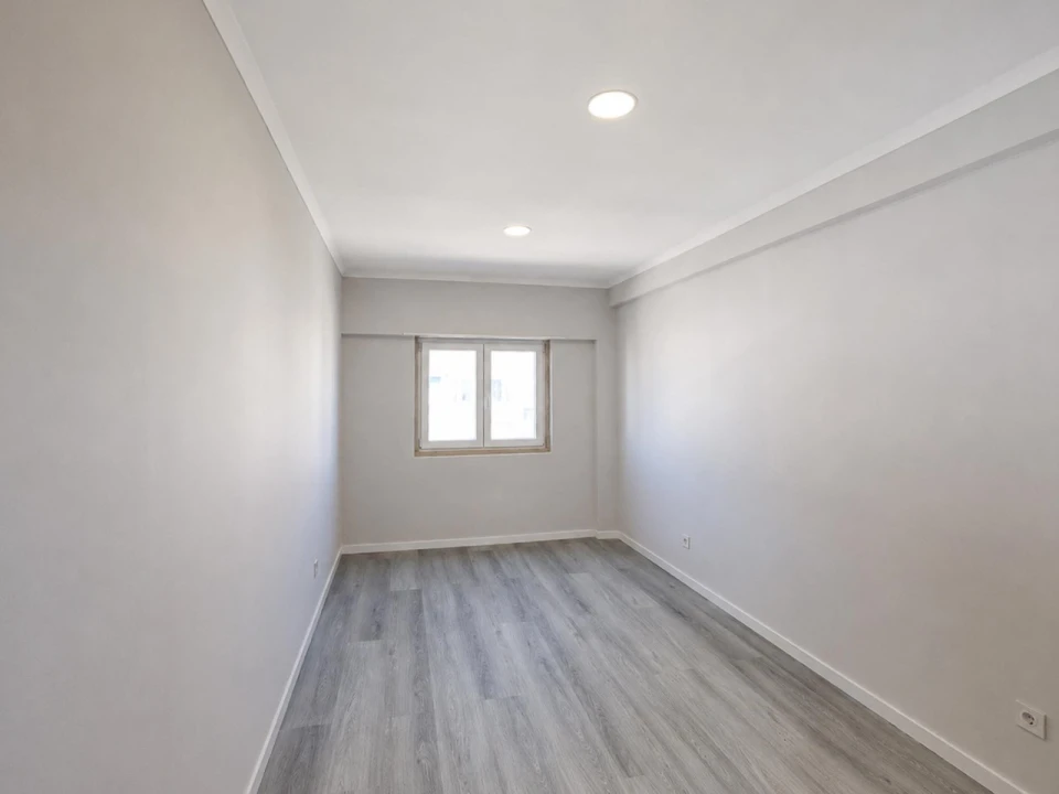 Apartamento T4 para Venda em Amora Foto 14