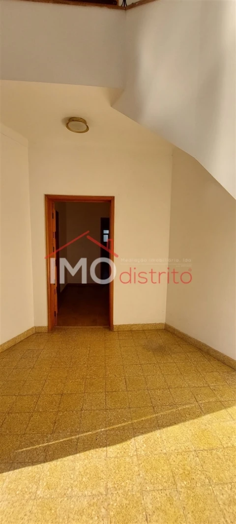 Moradia T8 para Venda em Sé e São Lourenço