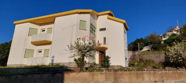 Moradia T8 para Venda em Sé e São Lourenço