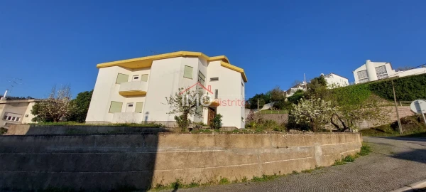 Moradia T8 para Venda em Sé e São Lourenço