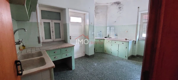 Moradia T8 para Venda em Sé e São Lourenço