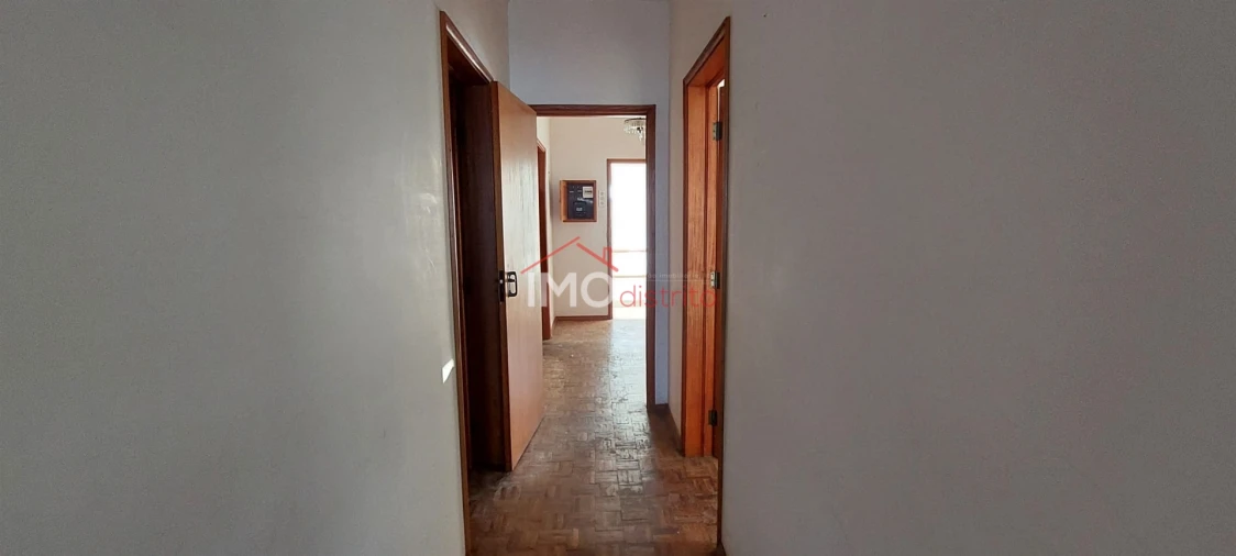 Moradia T8 para Venda em Sé e São Lourenço Foto 3