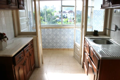 Apartamento T3 para Arrendamento em Santo Antonio dos Olivais