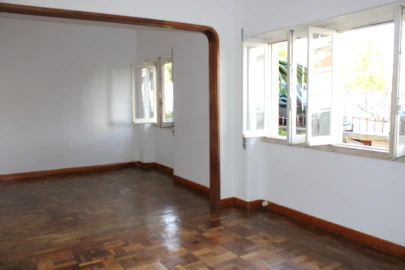 Apartamento T3 para Arrendamento em Santo Antonio dos Olivais