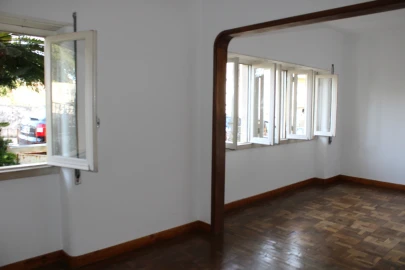 Apartamento T3 para Arrendamento em Santo Antonio dos Olivais