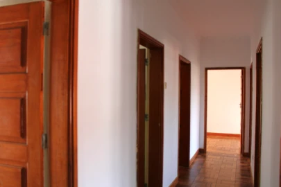 Apartamento T3 para Arrendamento em Santo Antonio dos Olivais