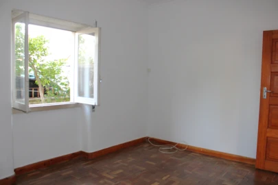 Apartamento T3 para Arrendamento em Santo Antonio dos Olivais