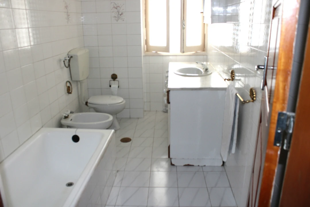 Apartamento T3 para Arrendamento em Santo Antonio dos Olivais Foto 4