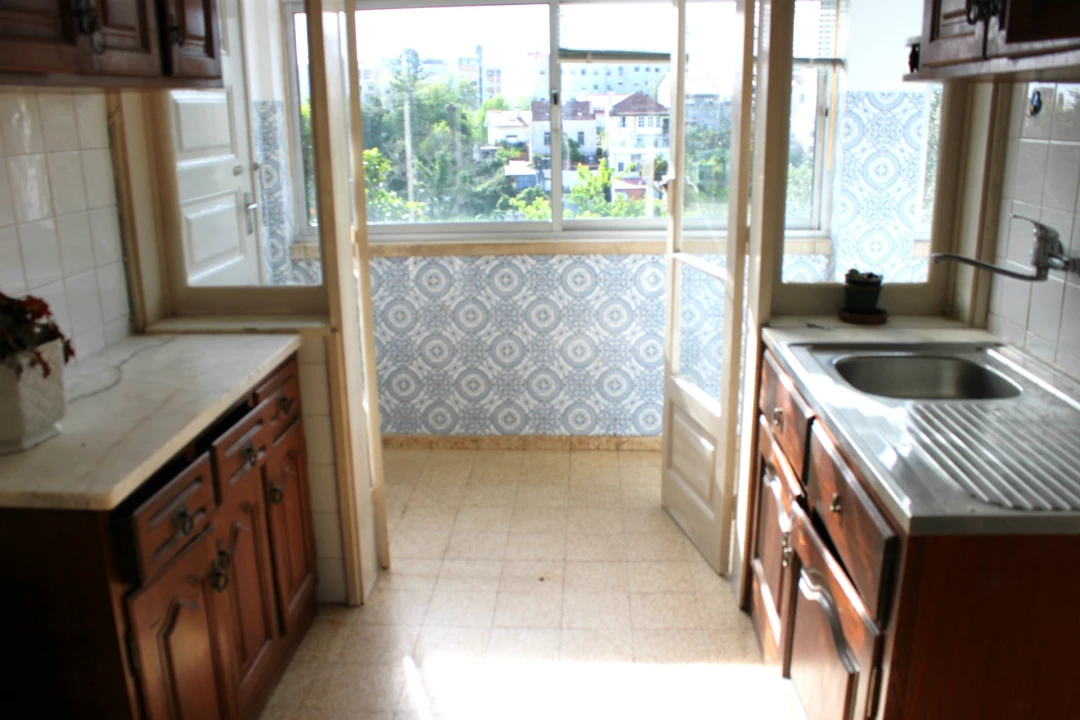 Apartamento T3 para Arrendamento em Santo Antonio dos Olivais Foto 11