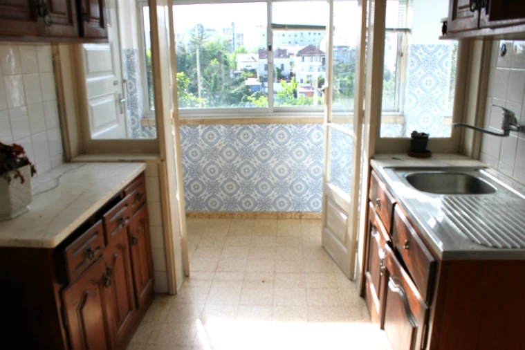 Apartamento T3 para Arrendamento em Santo Antonio dos Olivais Foto 11
