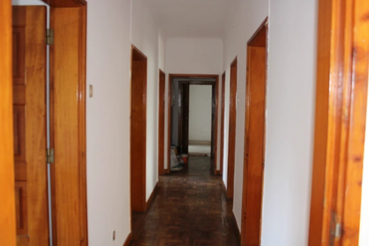 Apartamento T3 para Arrendamento em Santo Antonio dos Olivais Foto 9